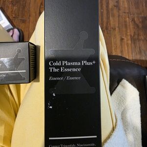 Perricone MD Cold Plasma Plus+ The Essence - Black and White